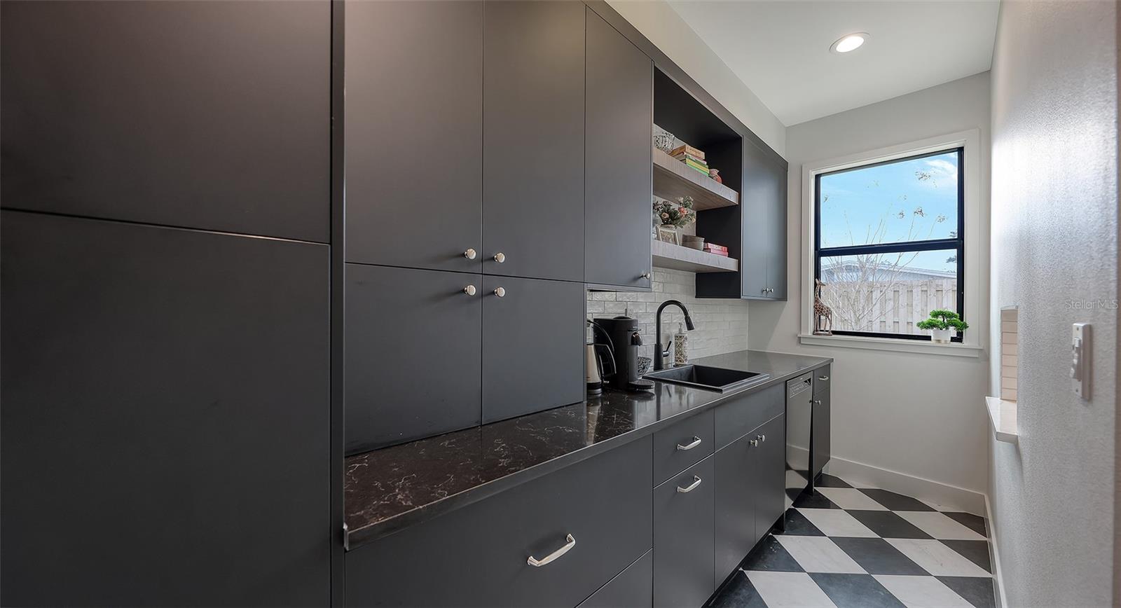 SOUTH GATE - Residential