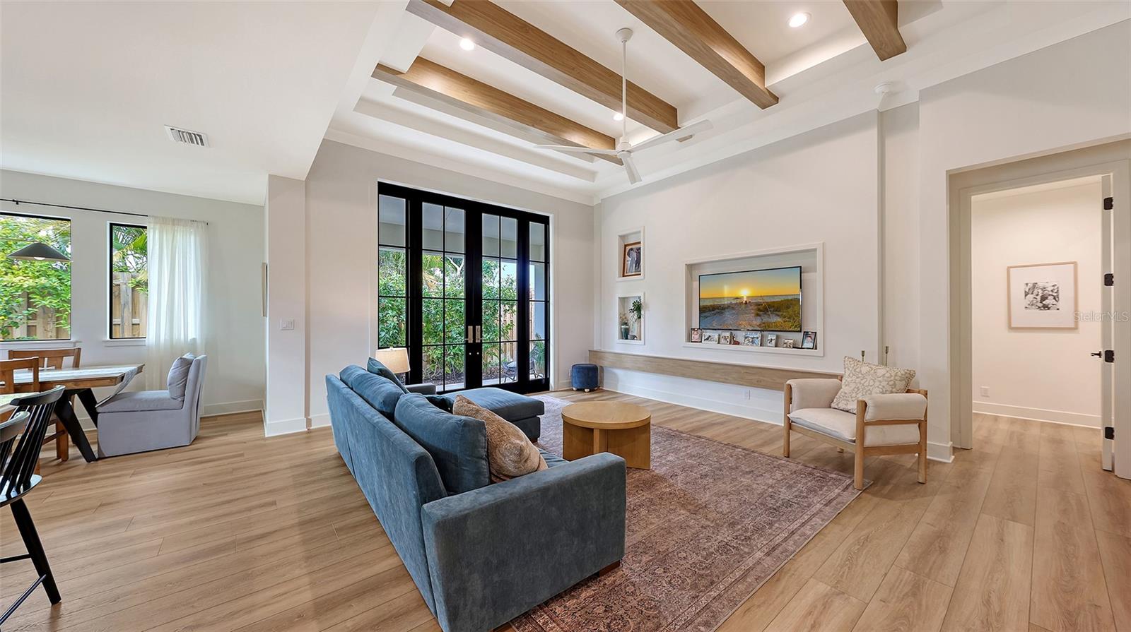 SOUTH GATE - Residential