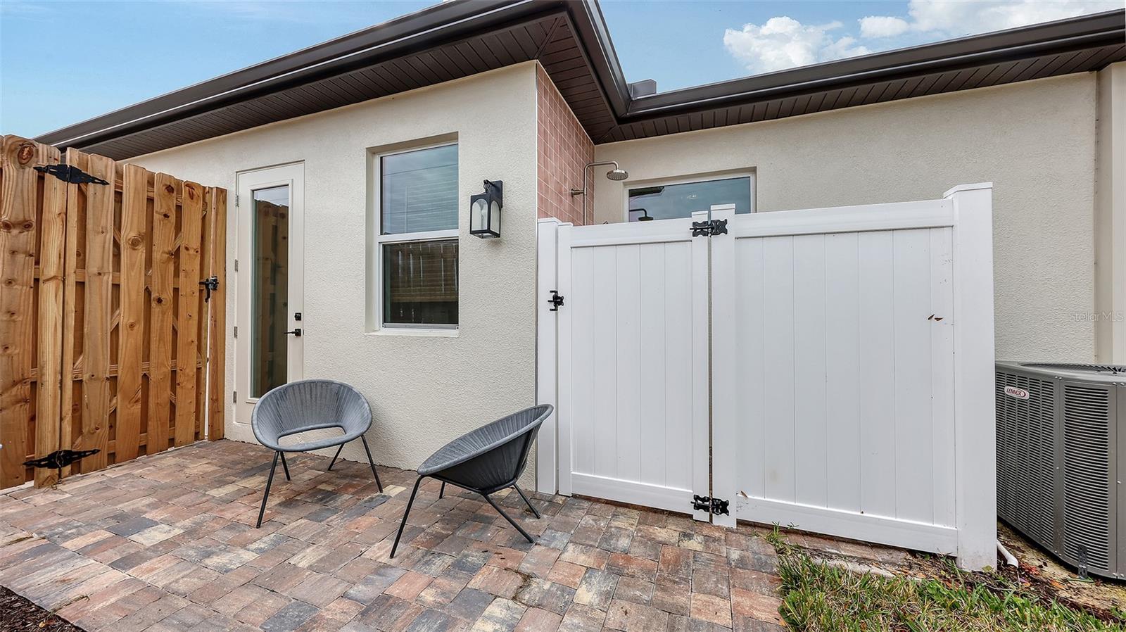 SOUTH GATE - Residential