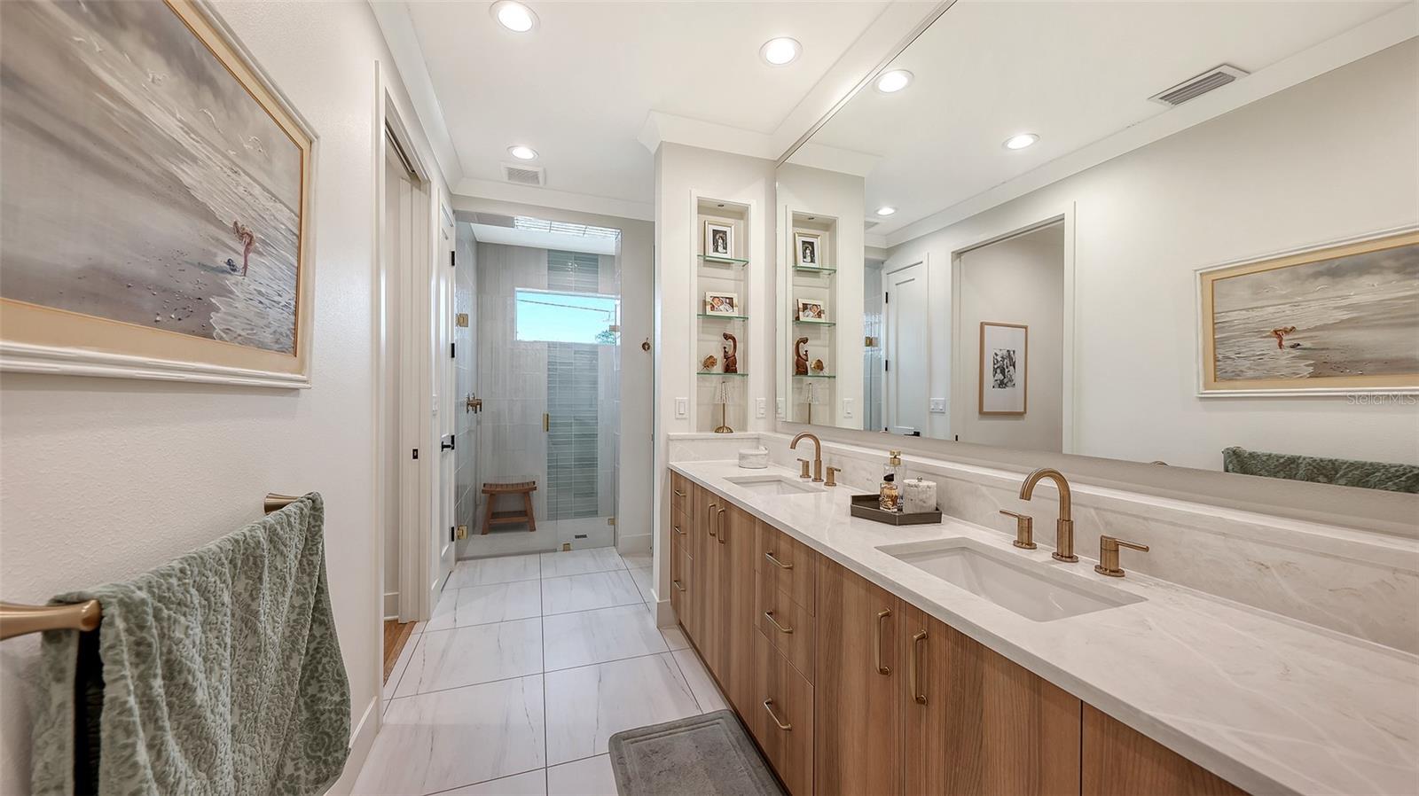 SOUTH GATE - Residential