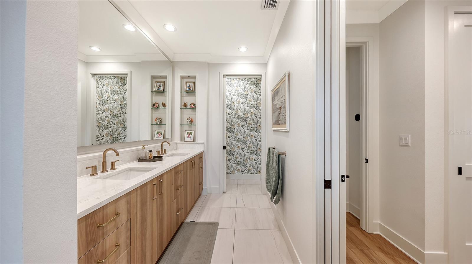 SOUTH GATE - Residential