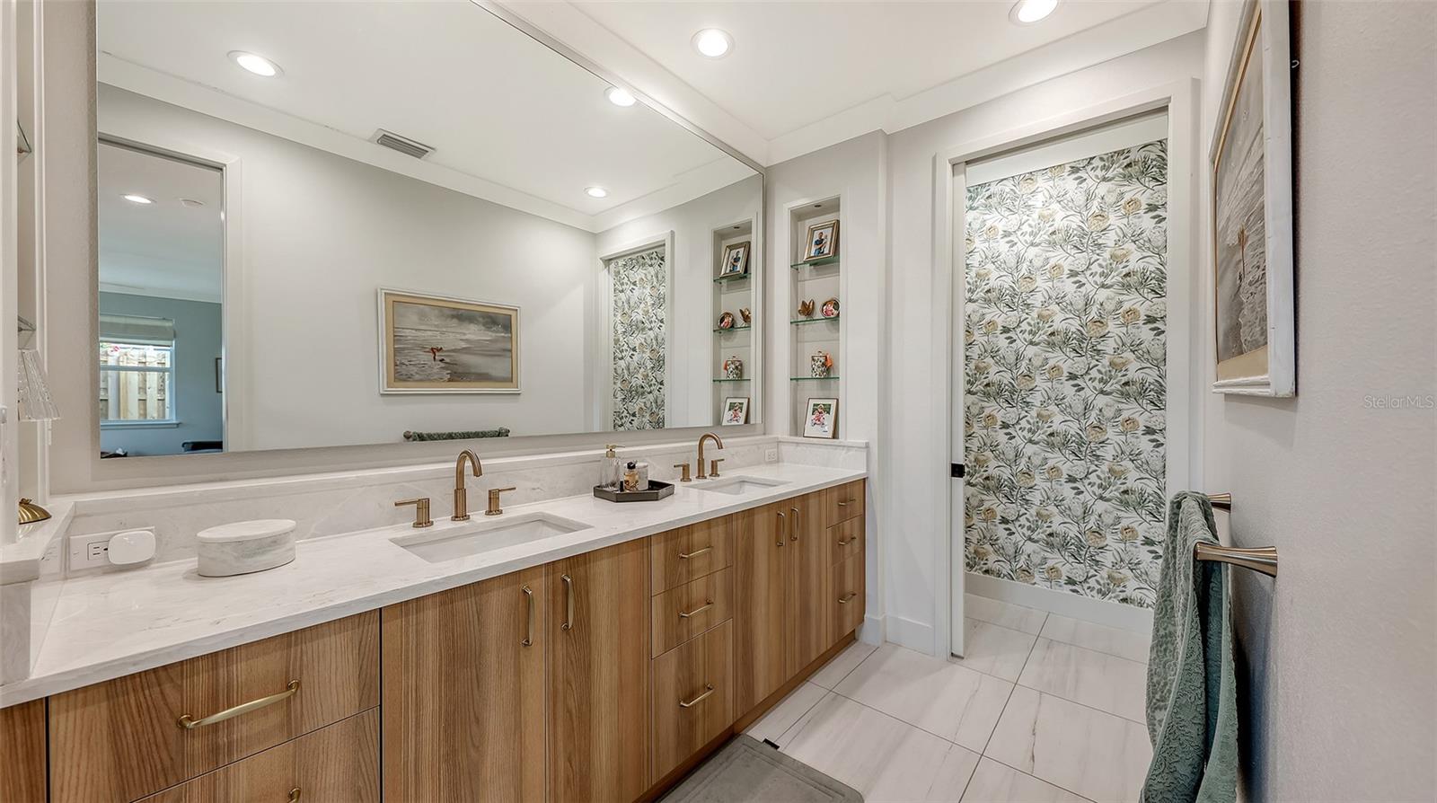 SOUTH GATE - Residential