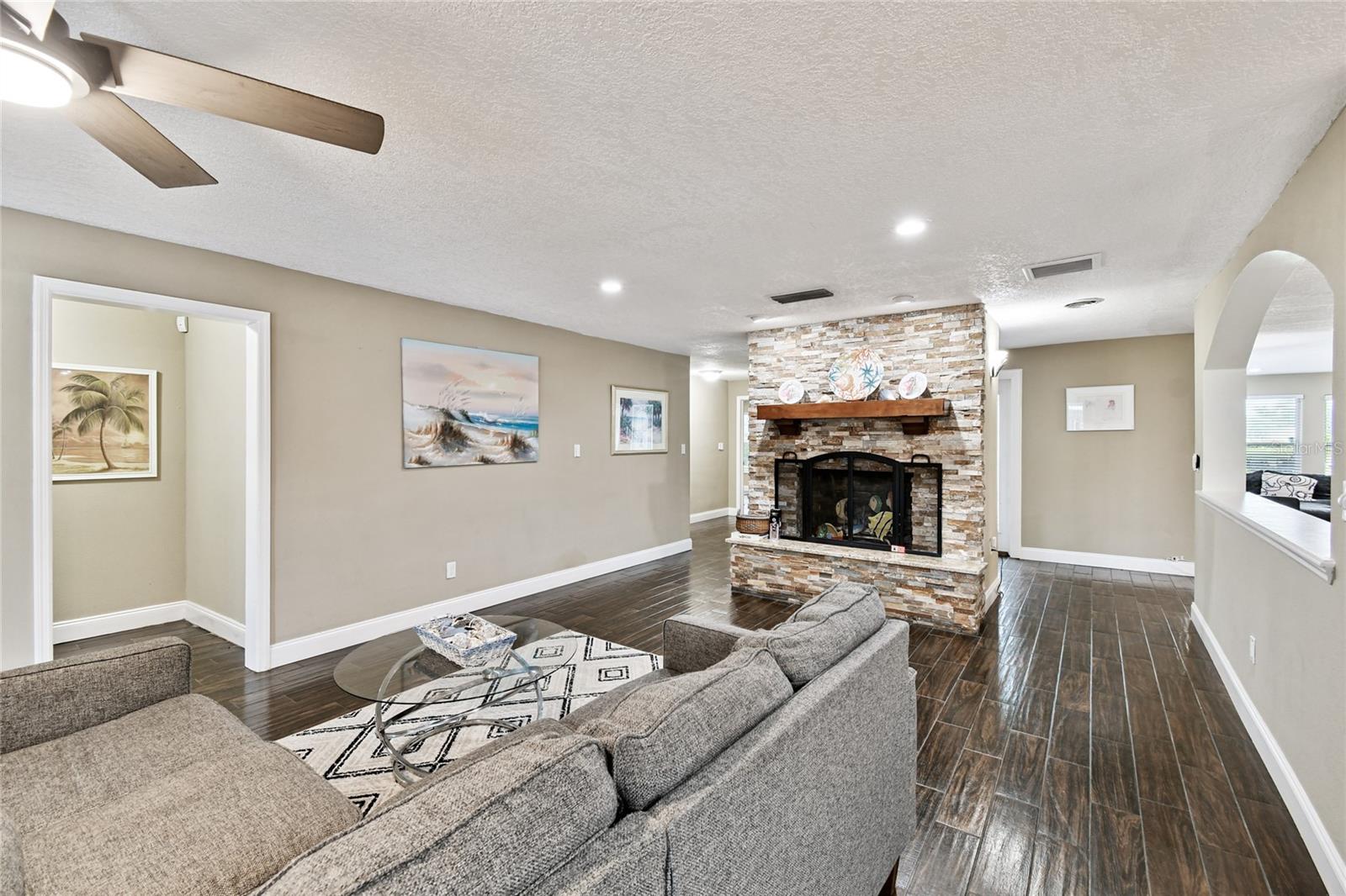 BELLEAIR GROVE 1ST ADD - Residential