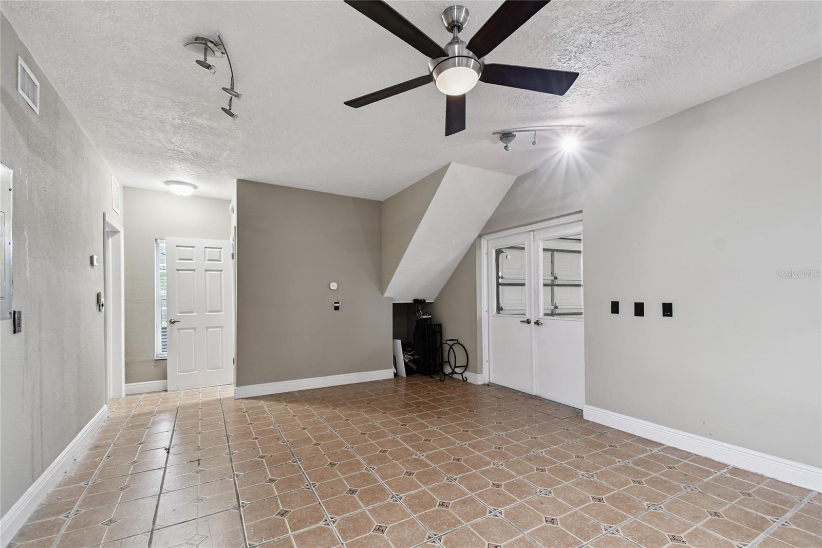 BELLEAIR GROVE 1ST ADD - Residential