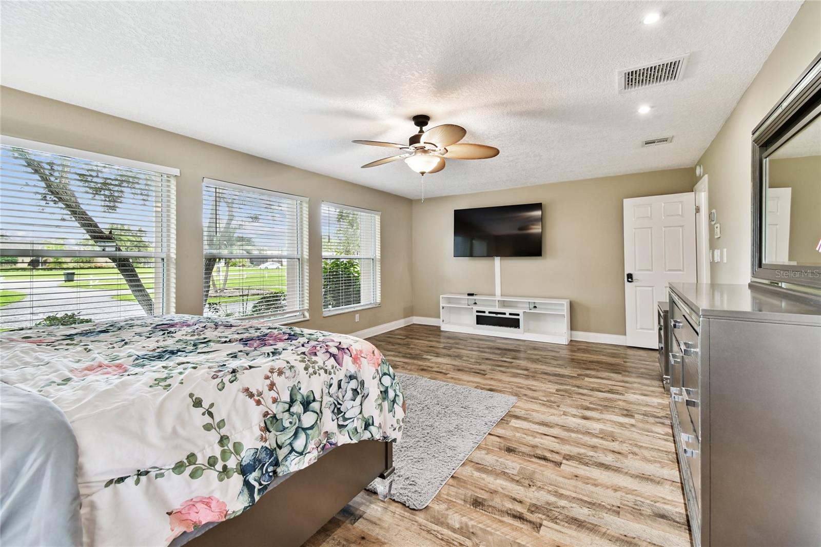 BELLEAIR GROVE 1ST ADD - Residential