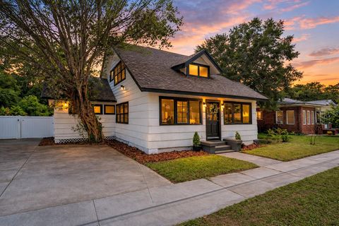 Photo of 214 E 18th Street, Sanford, FL 32771 (MLS # O6334069)