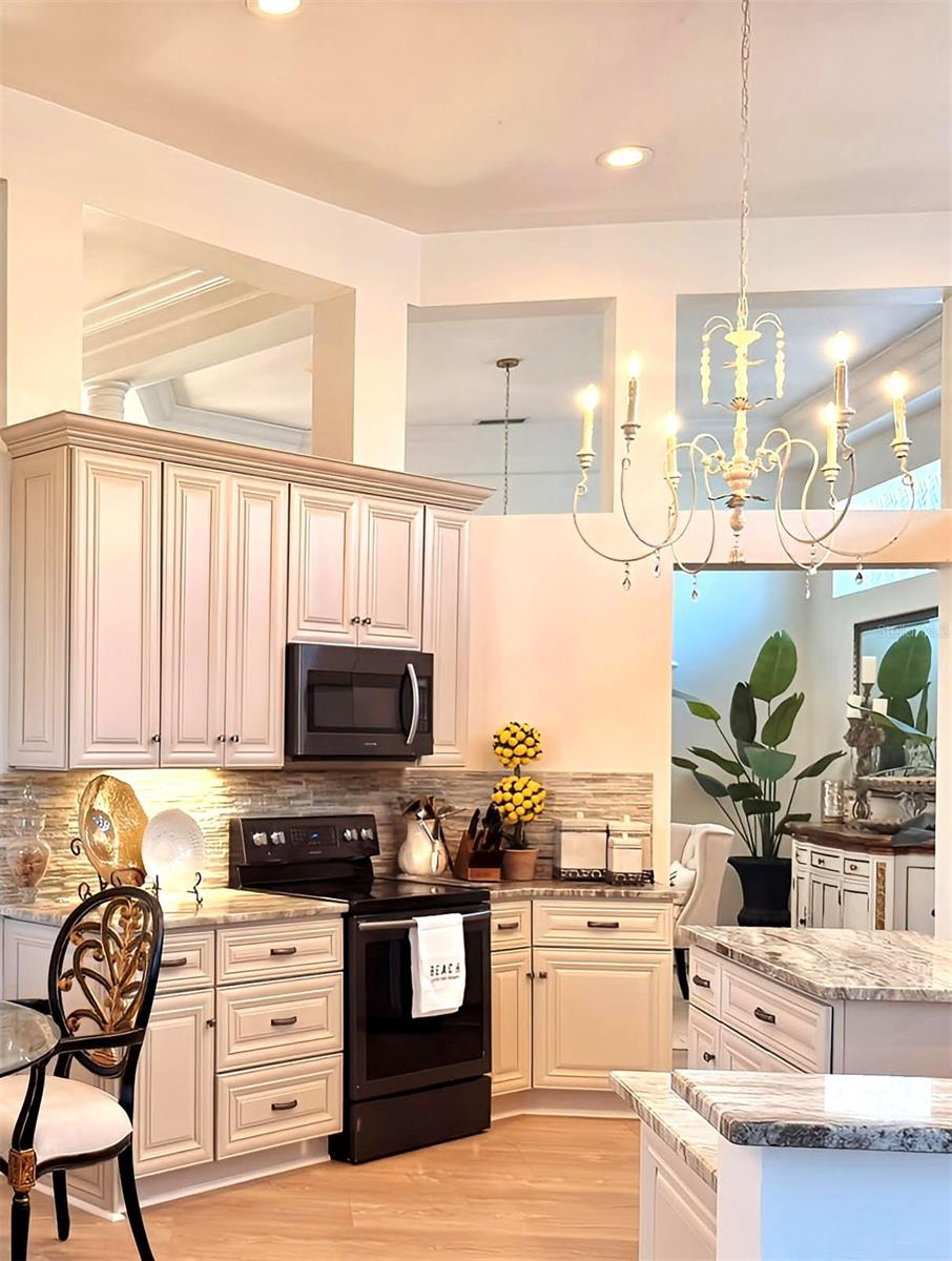 405 WELLINGTON COURT