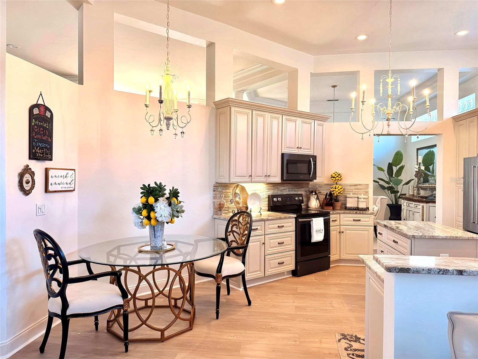 405 WELLINGTON COURT