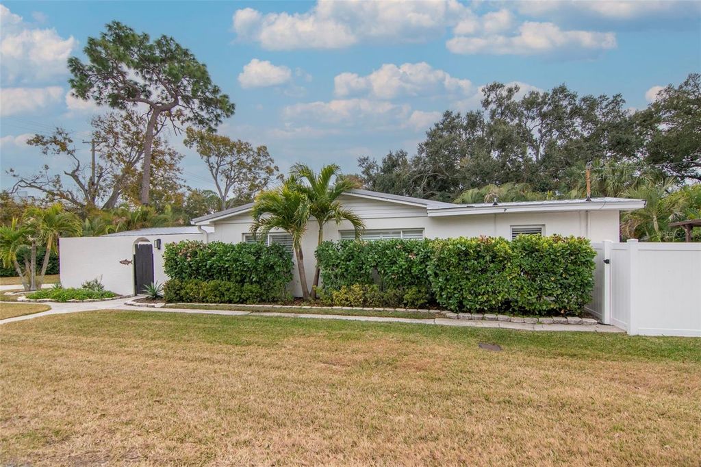 Photo of 4402 W San Miguel St, Tampa, FL 33629 (MLS # TB8478768)