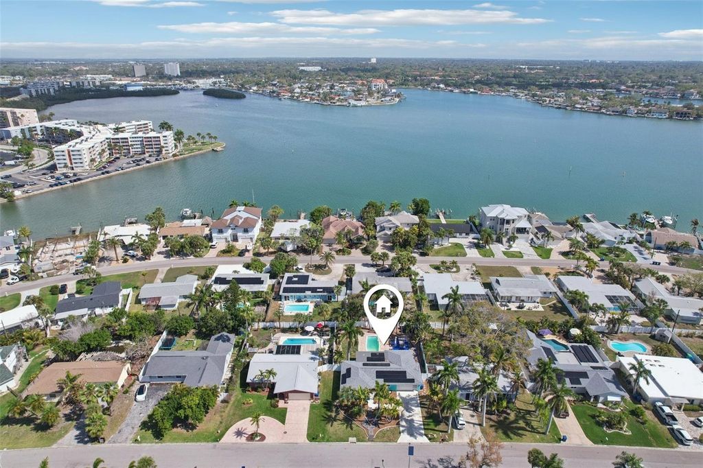 Photo of 6950 Grande Vista Way S, St Petersburg, FL 33707 (MLS # TB8484896)