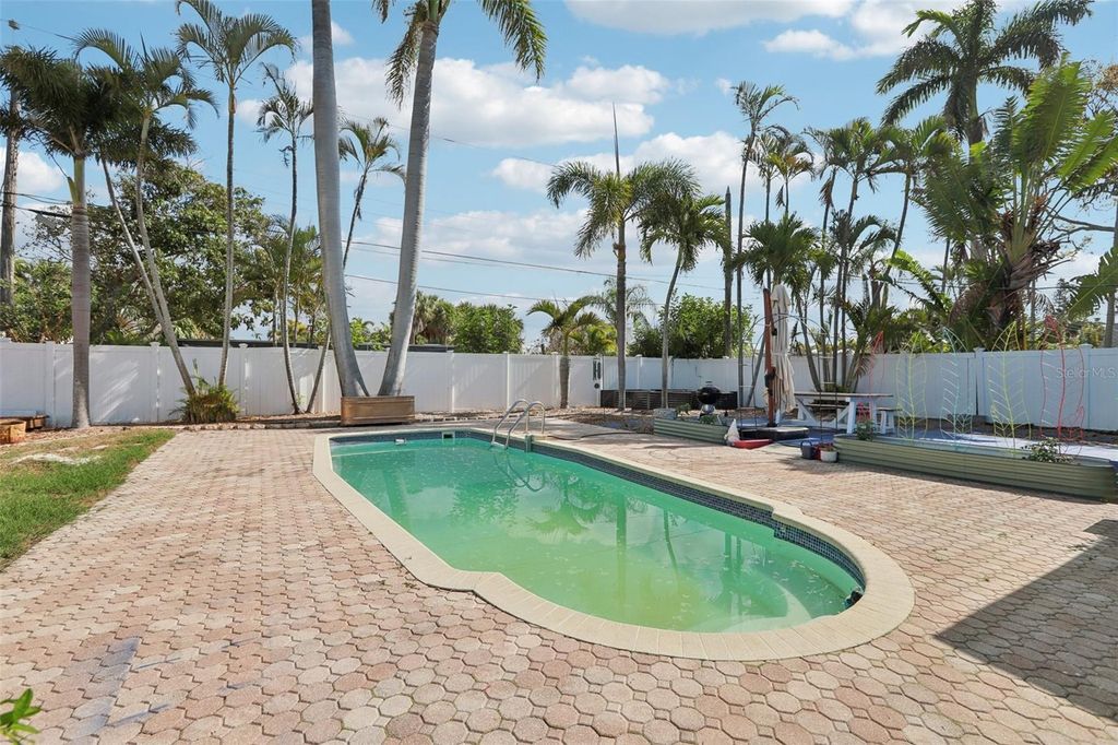 Photo of 6950 Grande Vista Way S, St Petersburg, FL 33707 (MLS # TB8484896)