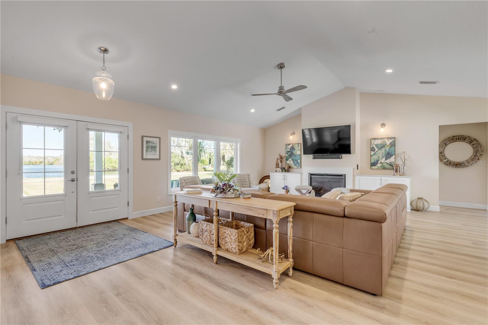 PEARL LAKE ESTATES 1 - Residential