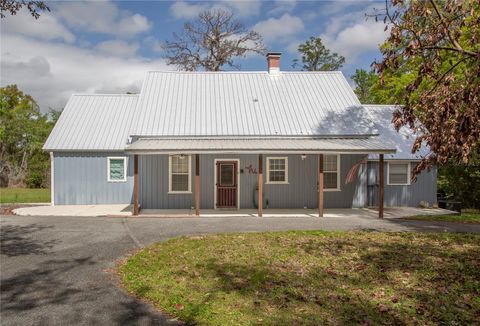 Photo of 1905 Myrtle Lake Avenue, Fruitland Park, FL 34731 (MLS # G5114478)