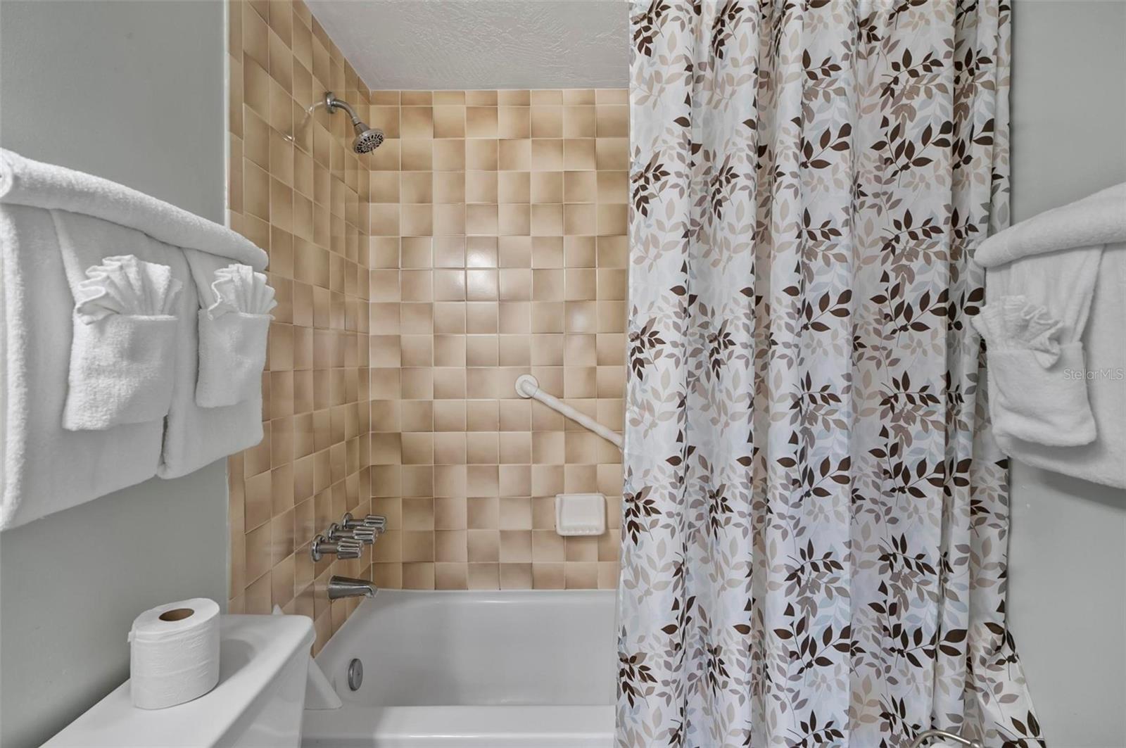 OCEAN VIEW MANOR CONDO - Residential