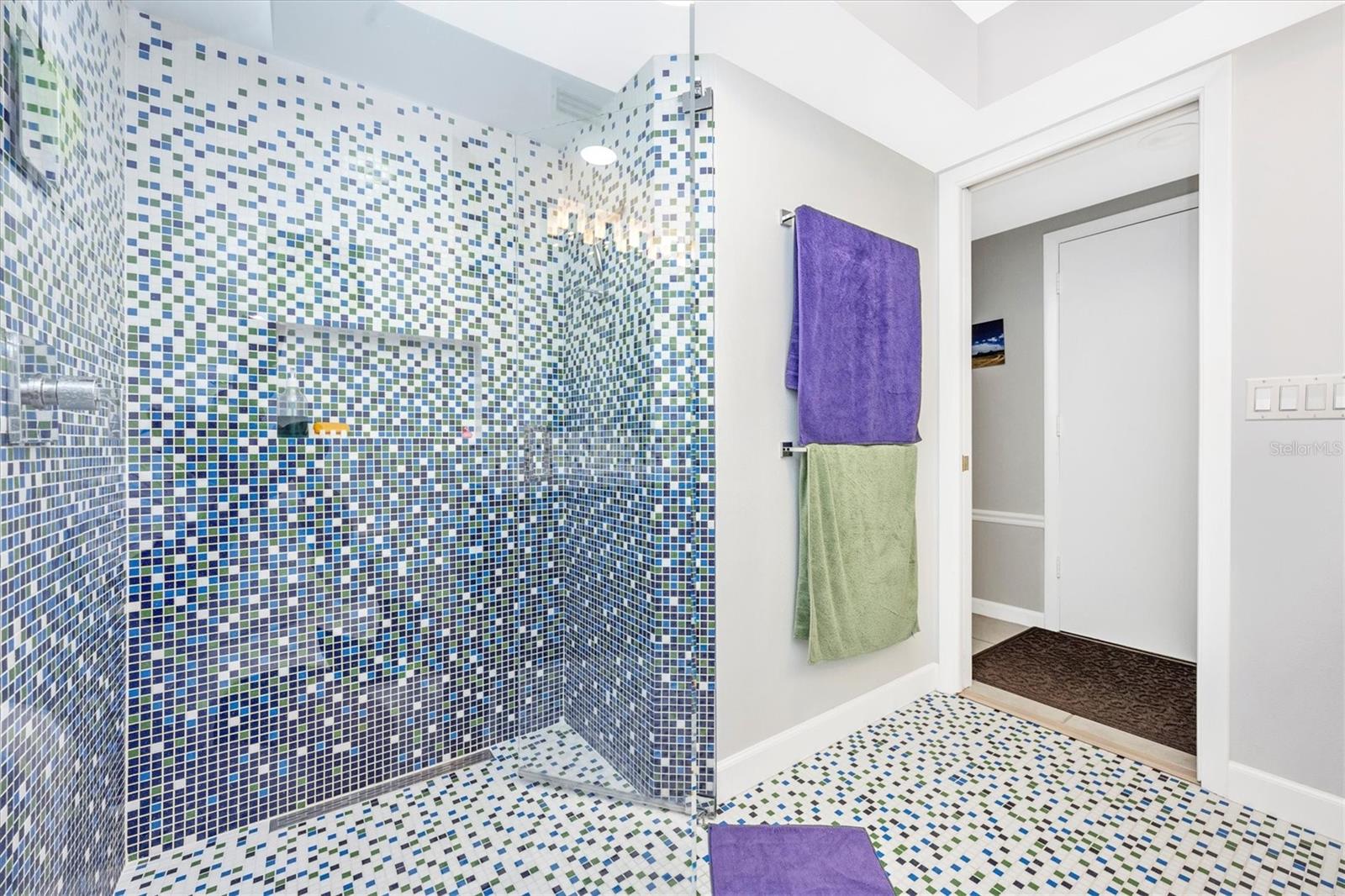 GLEN OAKS MANOR HOMES PH 2 - Residential Lease