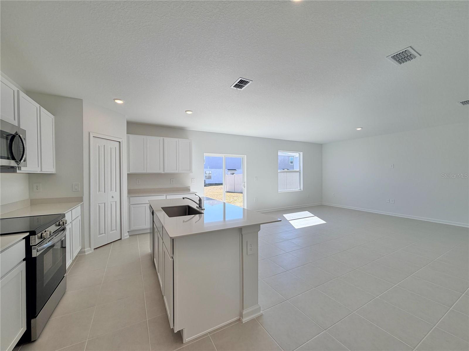 HUNT CLUB GROVES 40S - Residential Lease