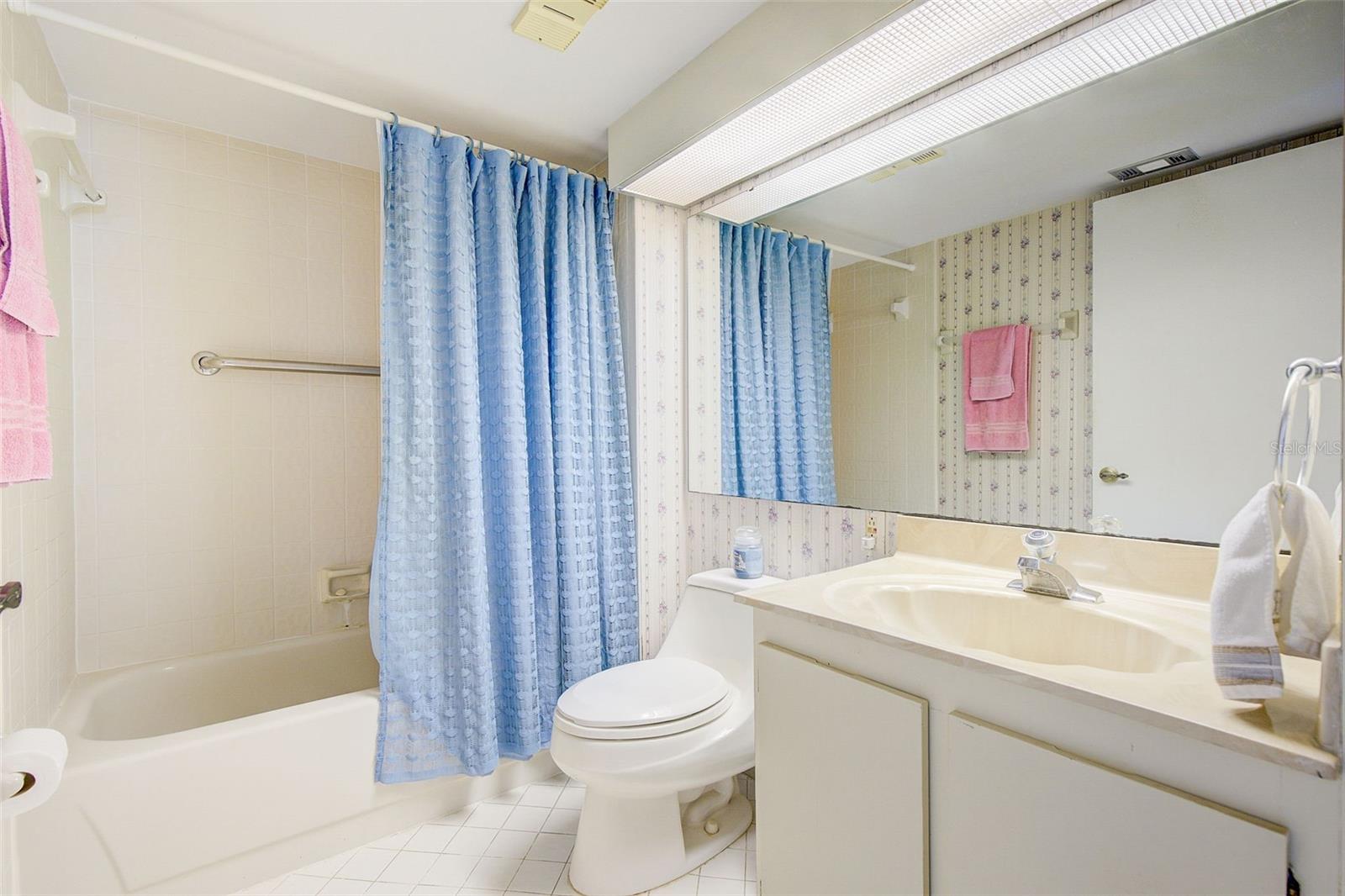 RAINTREE VILLAGE CONDO PH 01 - Residential