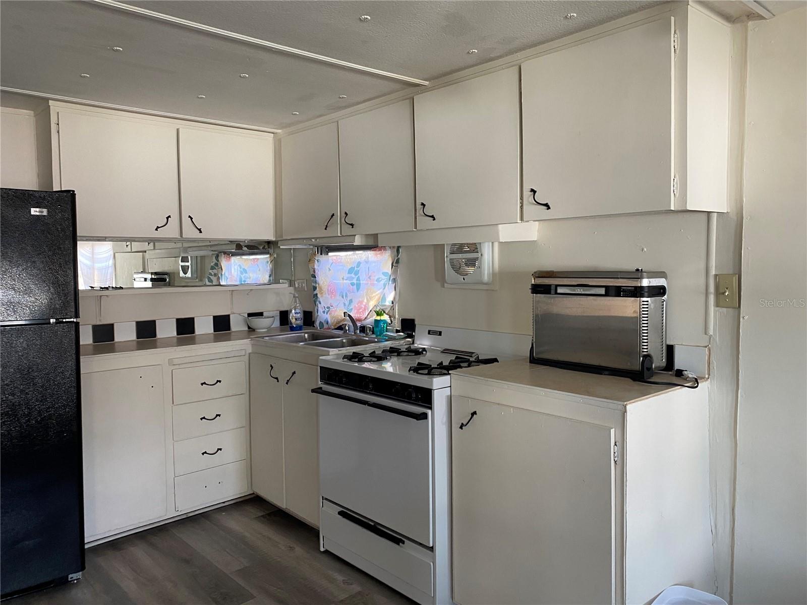 TWIN GABLES M/H PARK UNREC - Residential