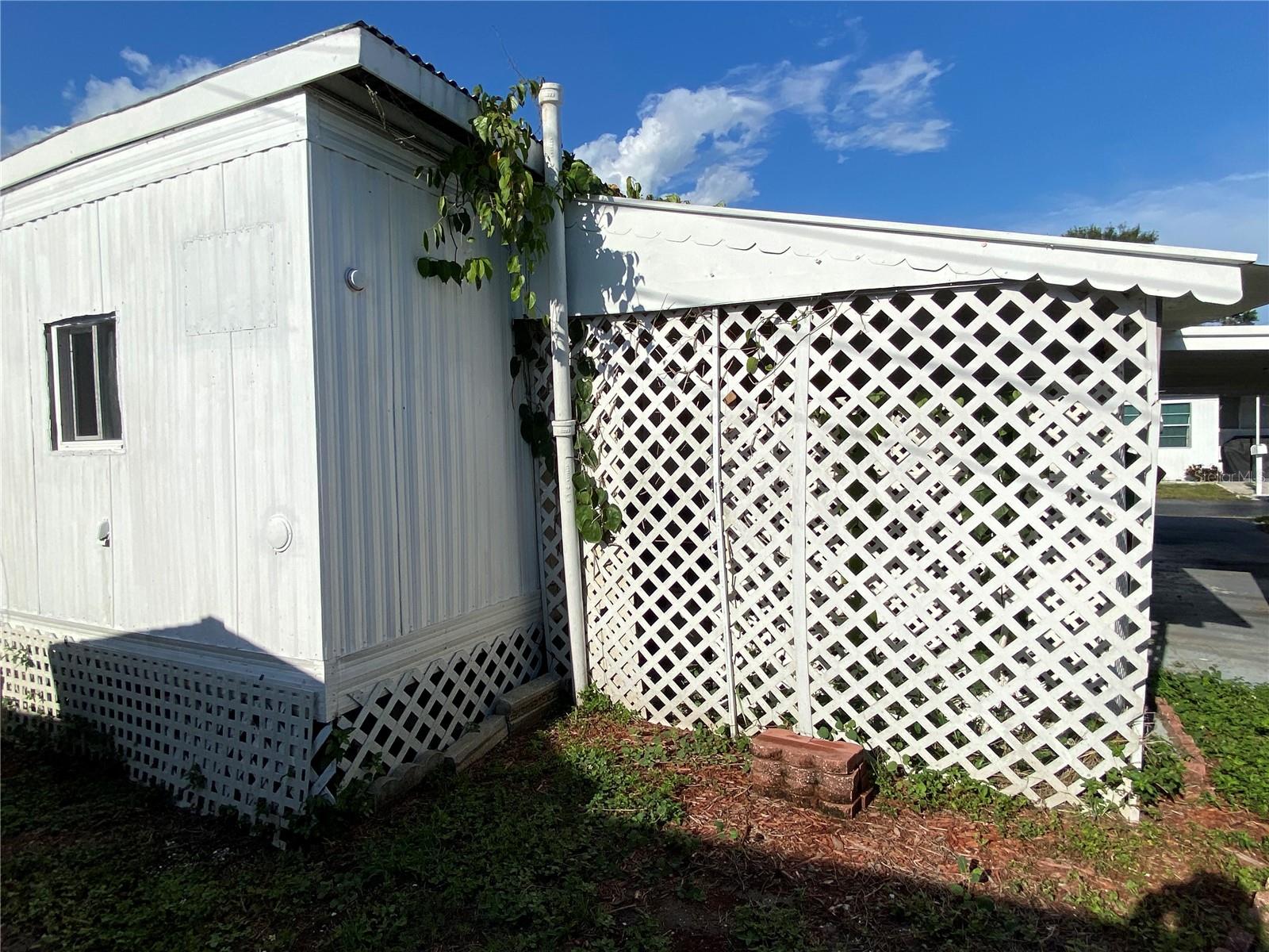 TWIN GABLES M/H PARK UNREC - Residential