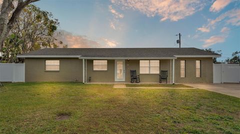 A home in LAKELAND