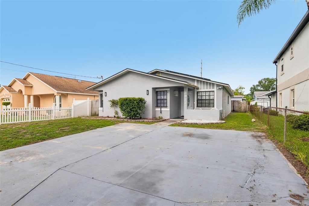 Photo of 3922 W Robson Street, Tampa, FL 33614 (MLS # TB8526185)