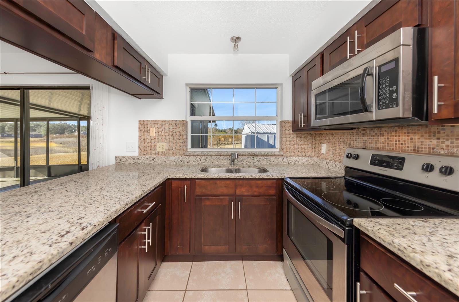 LAKE DOROTHEA GROVE - Residential