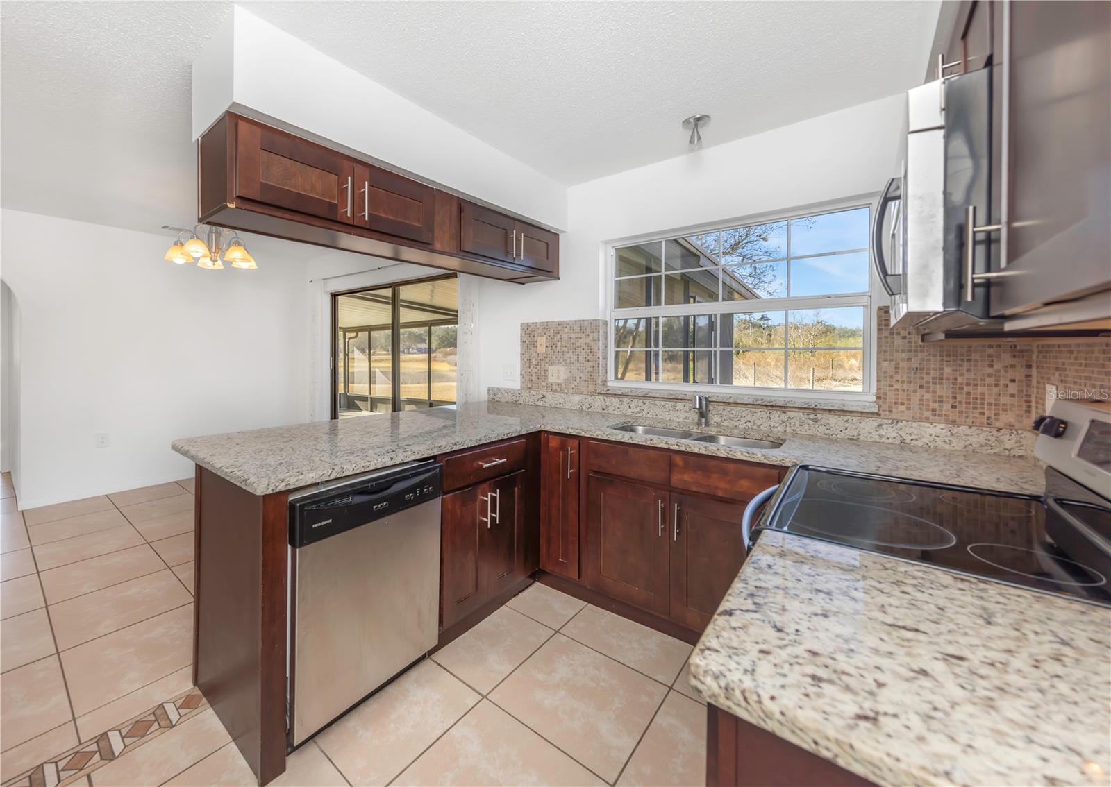 LAKE DOROTHEA GROVE - Residential