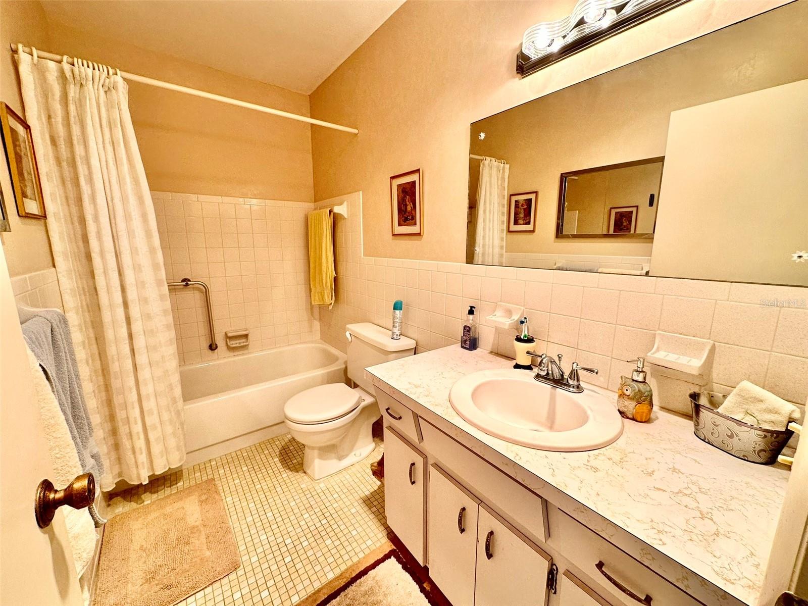 ON TOP OF THE WORLD - Residential