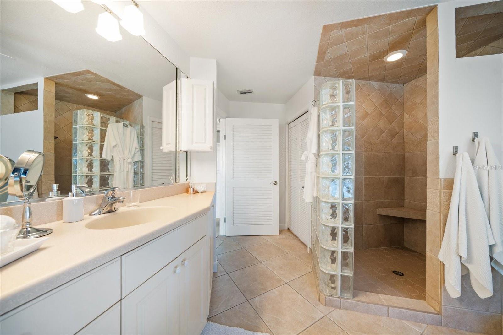 BELLEVUE ESTATES ISLAND 1ST ADD - Residential