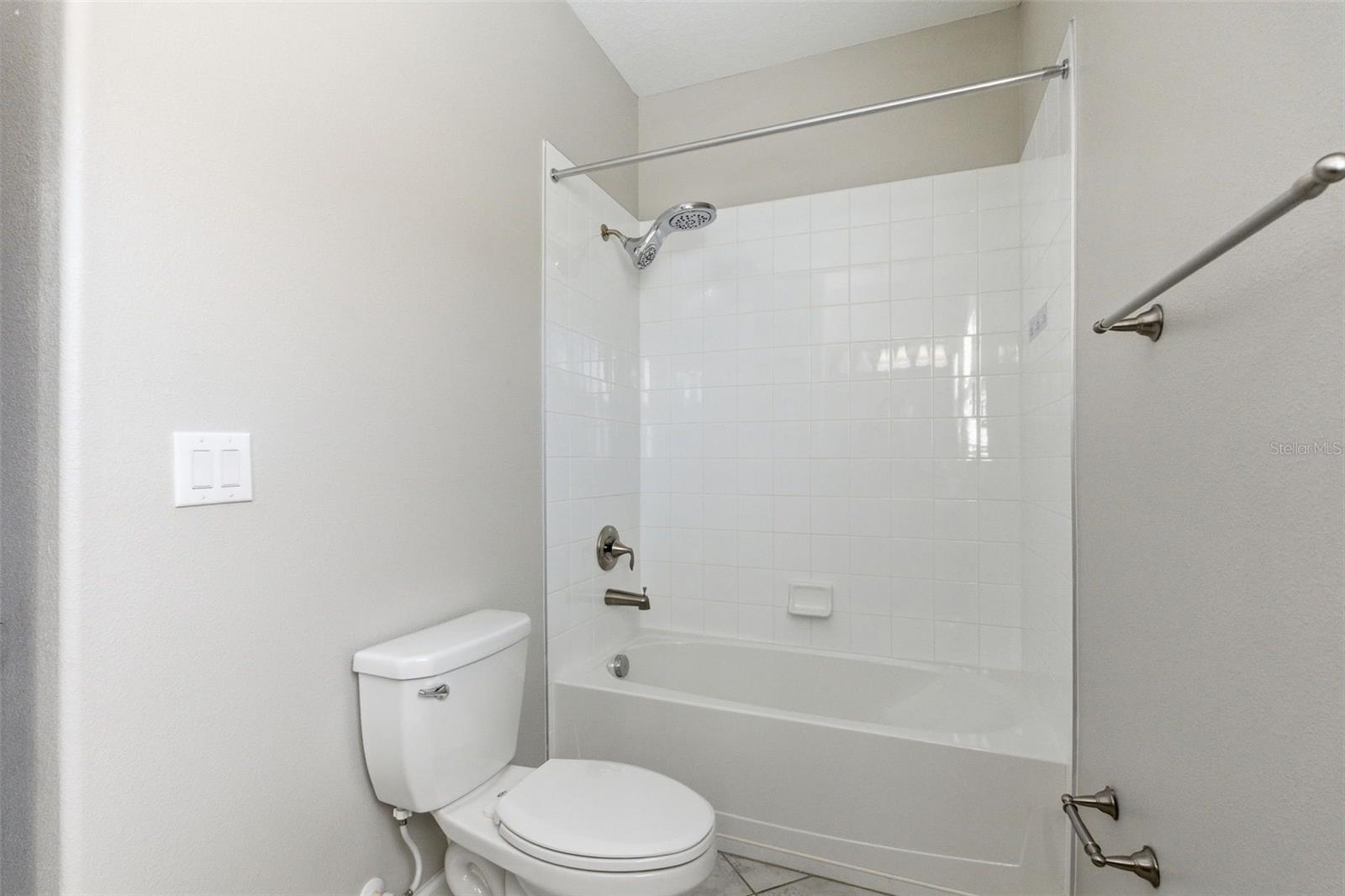 OAKS AT SHADY CREEK PH 1 - Residential Lease