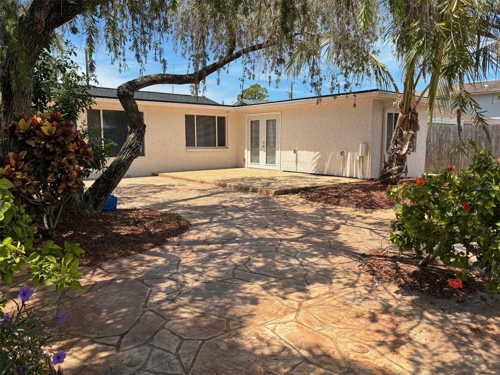 HUDSON BEACH ESTATES UN 3 REV - Residential Lease