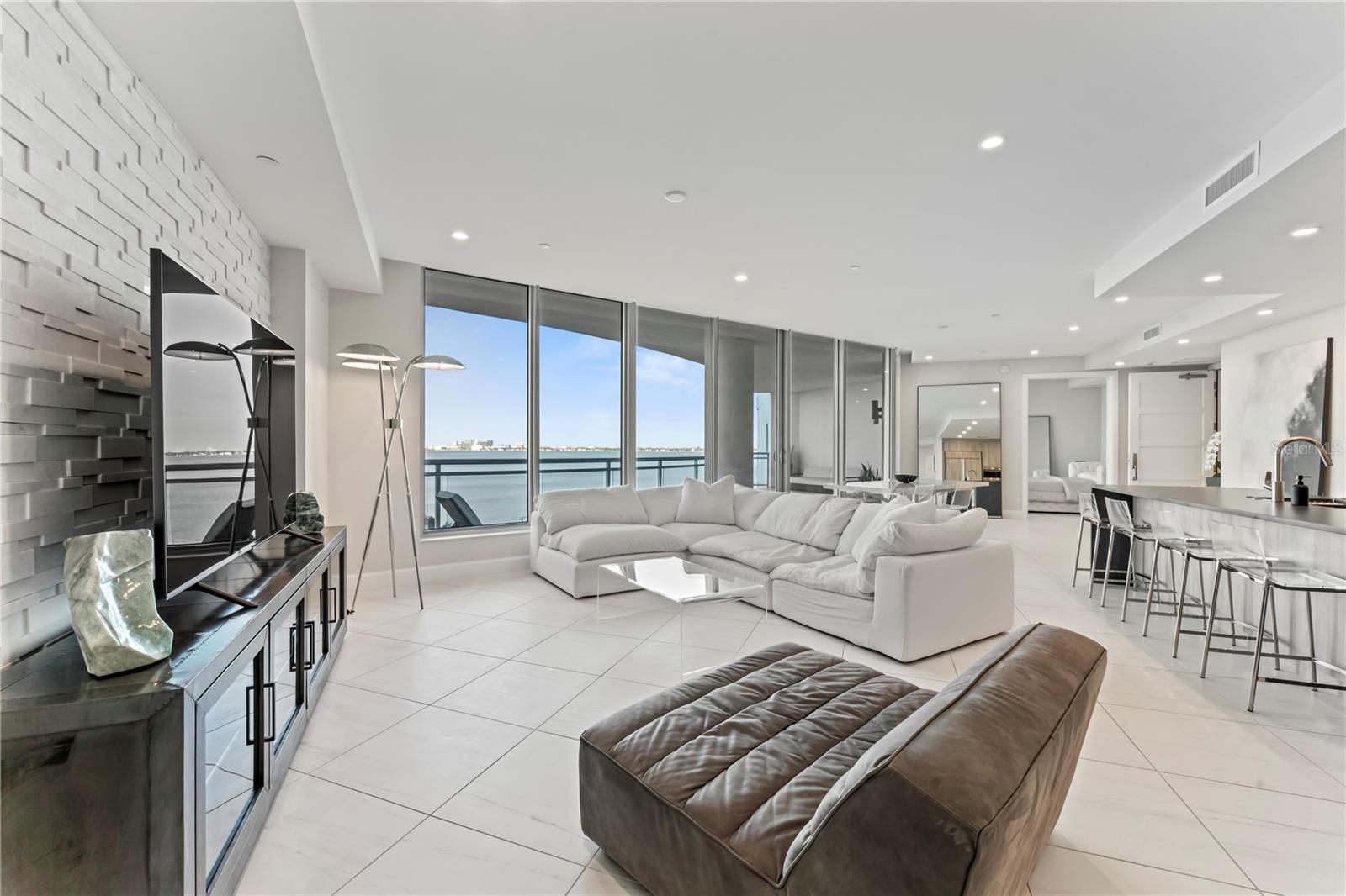 VIRAGE BAYSHORE - Residential