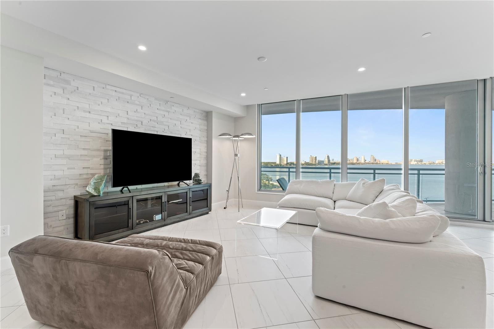 VIRAGE BAYSHORE - Residential