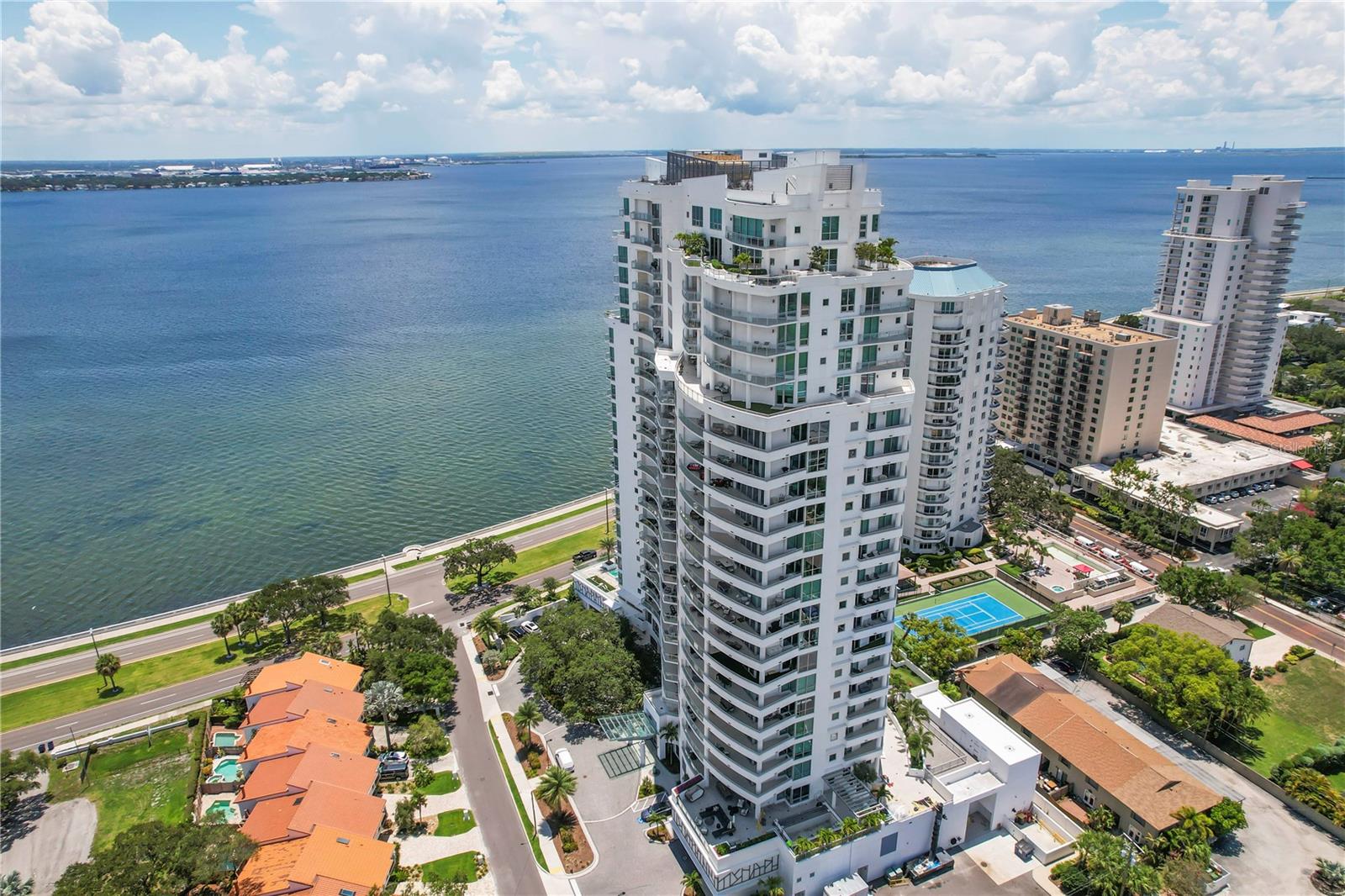 VIRAGE BAYSHORE - Residential