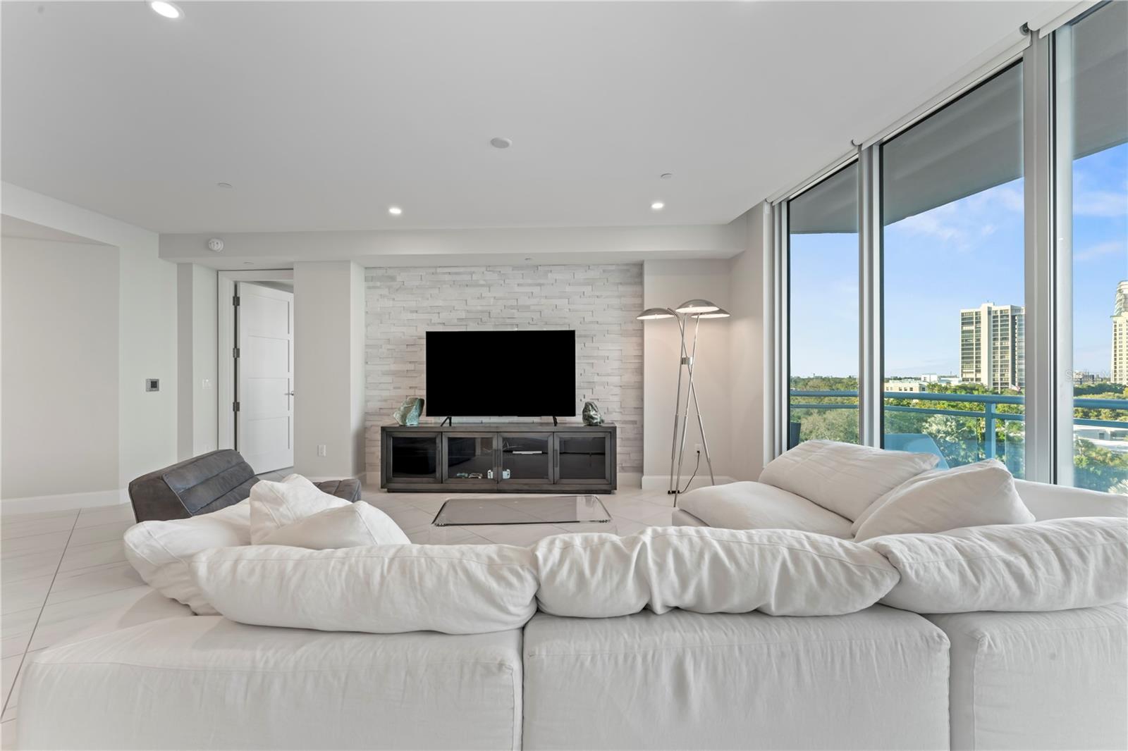 VIRAGE BAYSHORE - Residential