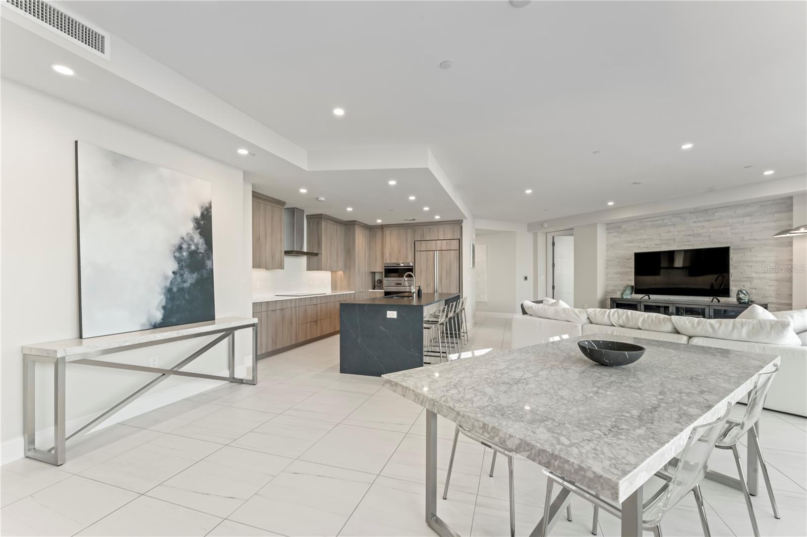 VIRAGE BAYSHORE - Residential