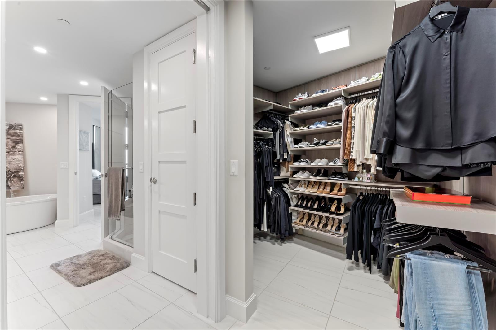 VIRAGE BAYSHORE - Residential