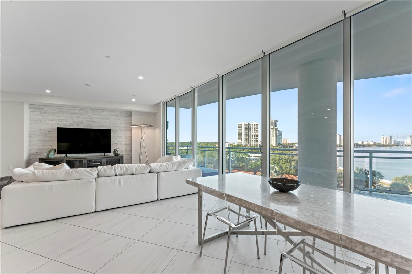 VIRAGE BAYSHORE - Residential