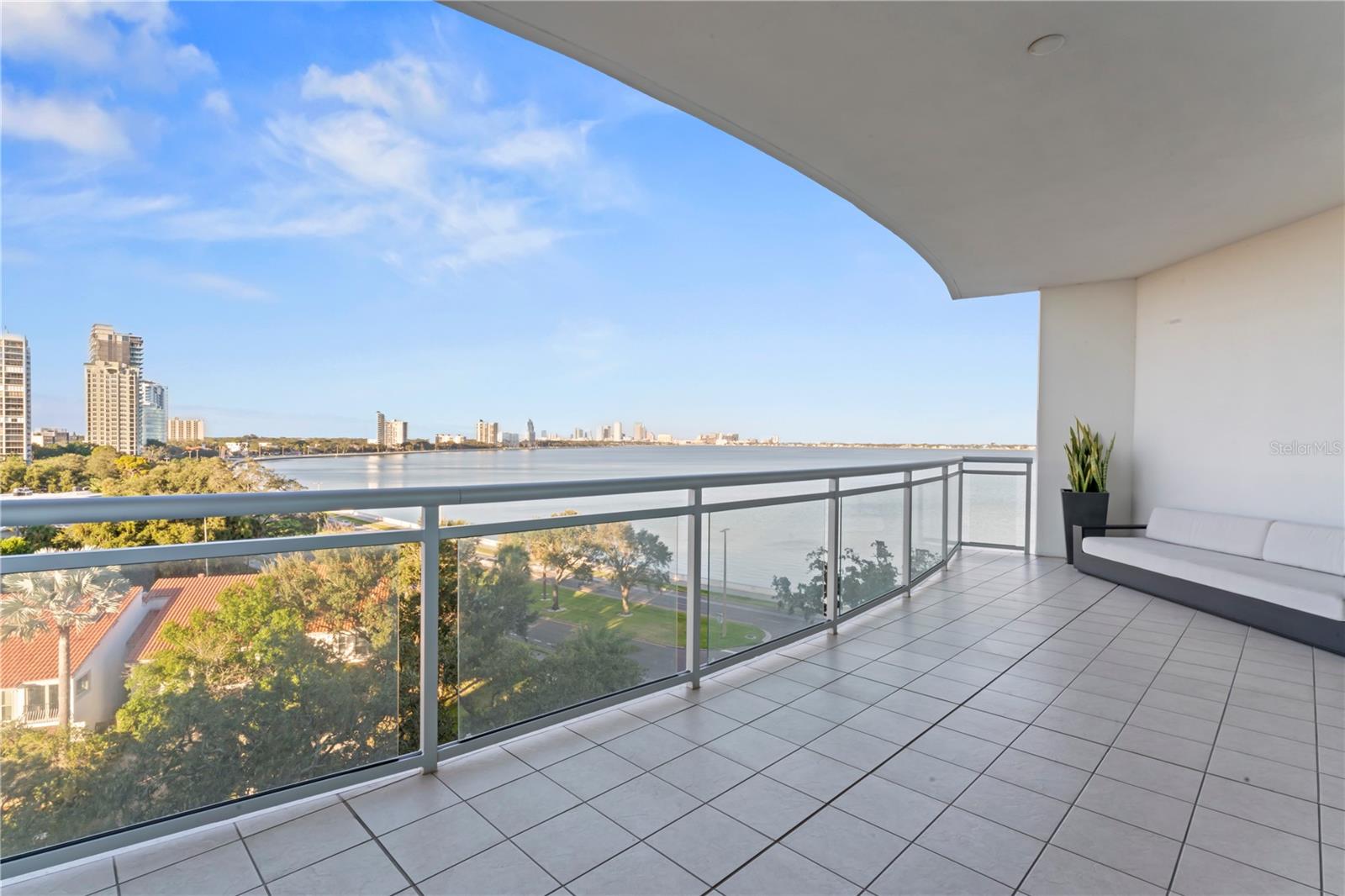 VIRAGE BAYSHORE - Residential