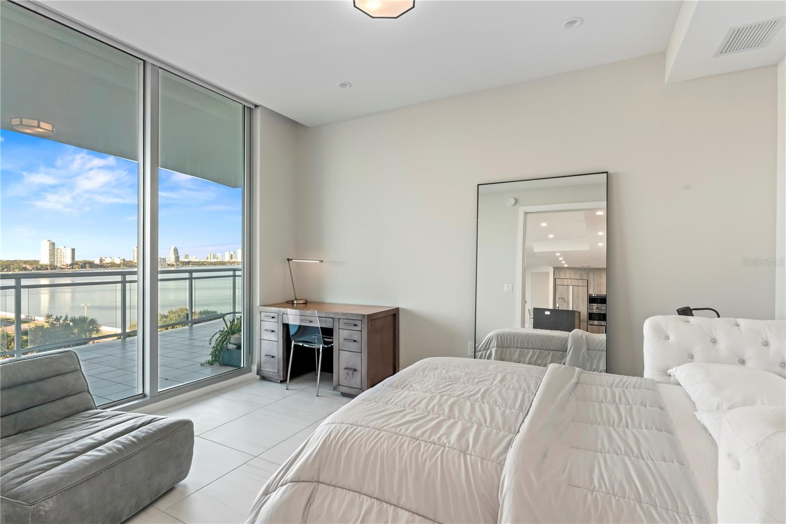 VIRAGE BAYSHORE - Residential