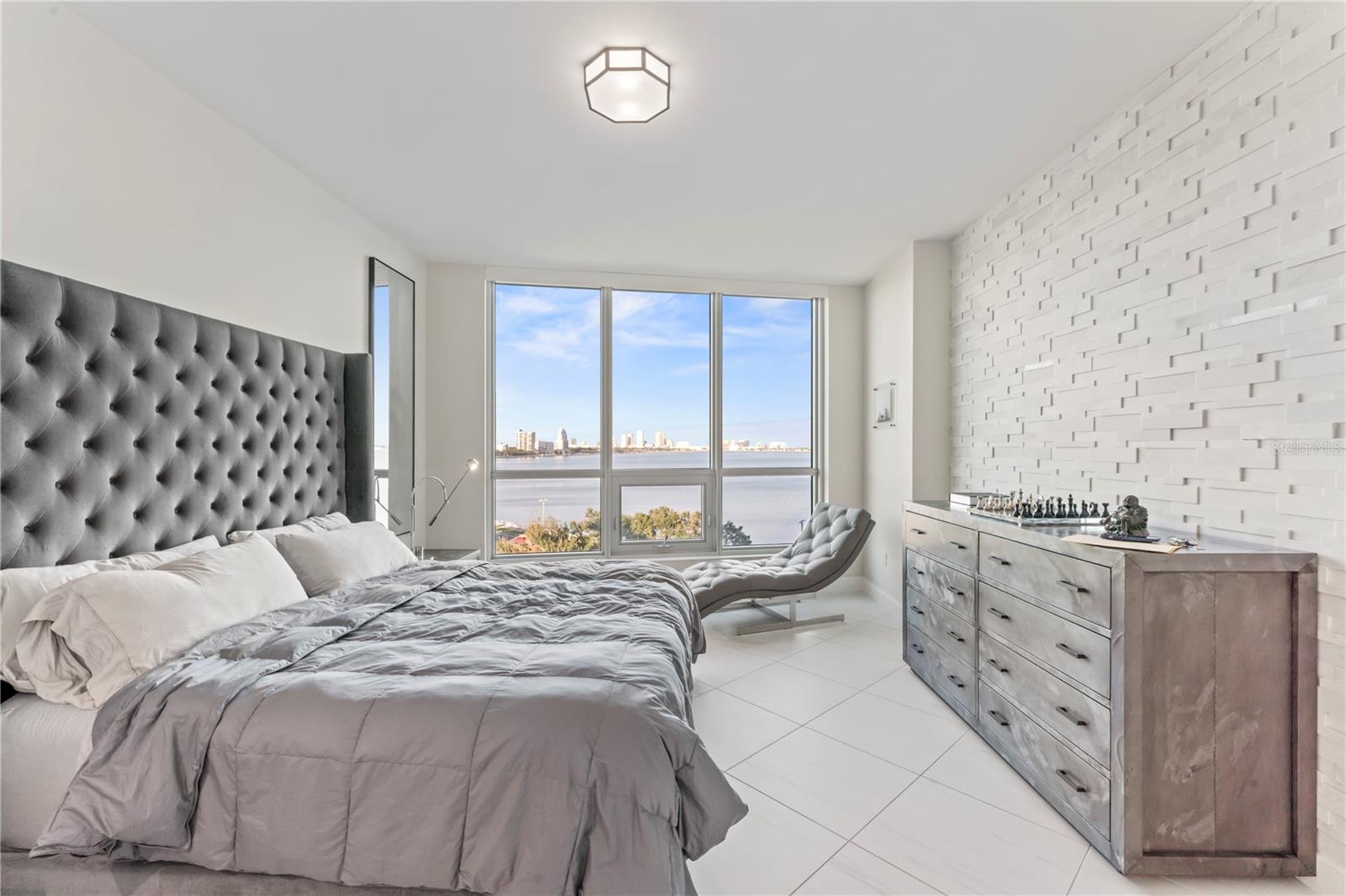 VIRAGE BAYSHORE - Residential