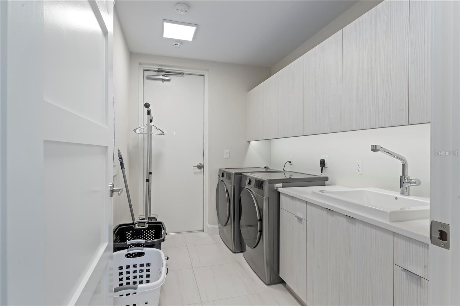 VIRAGE BAYSHORE - Residential