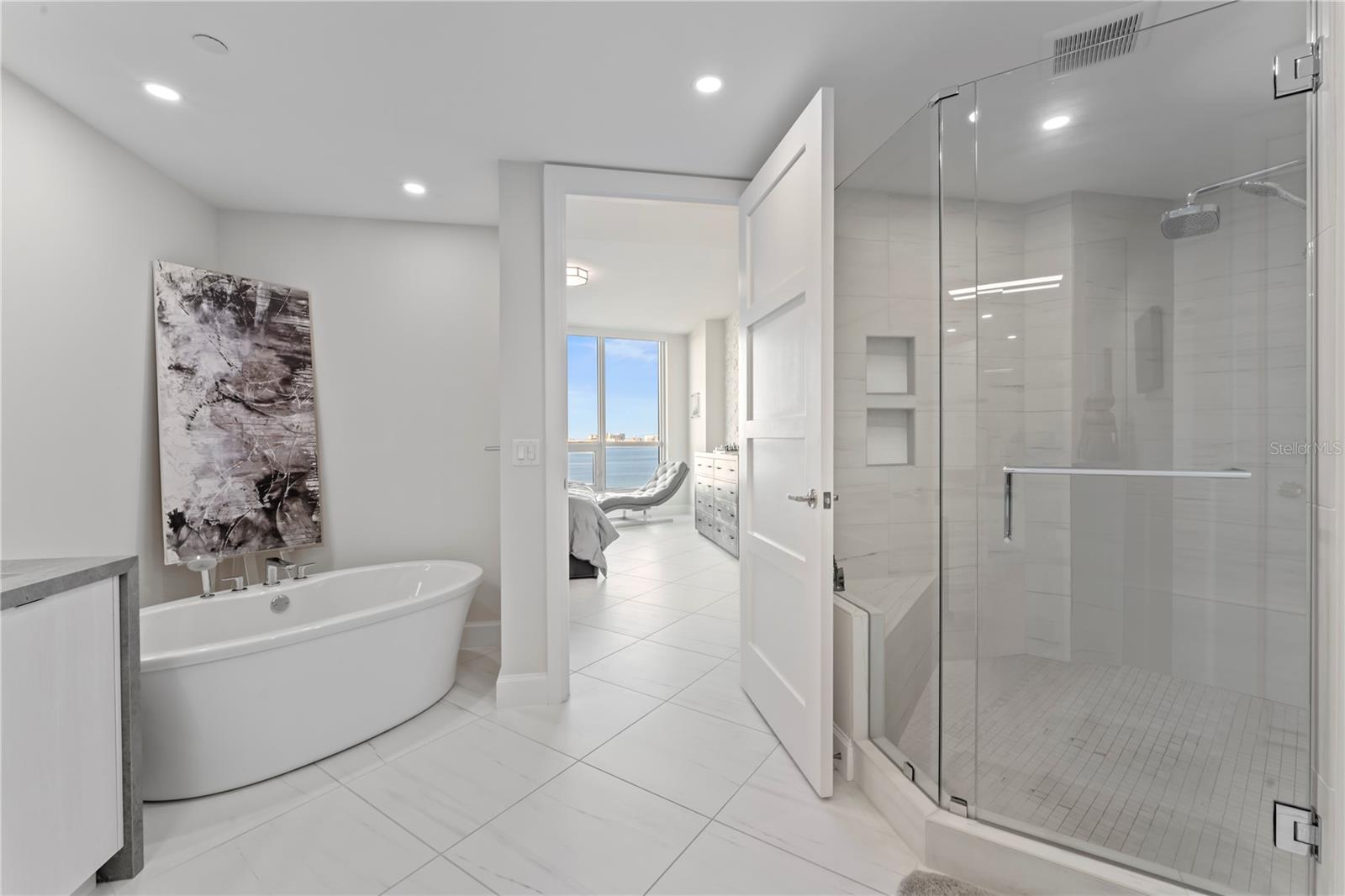 VIRAGE BAYSHORE - Residential