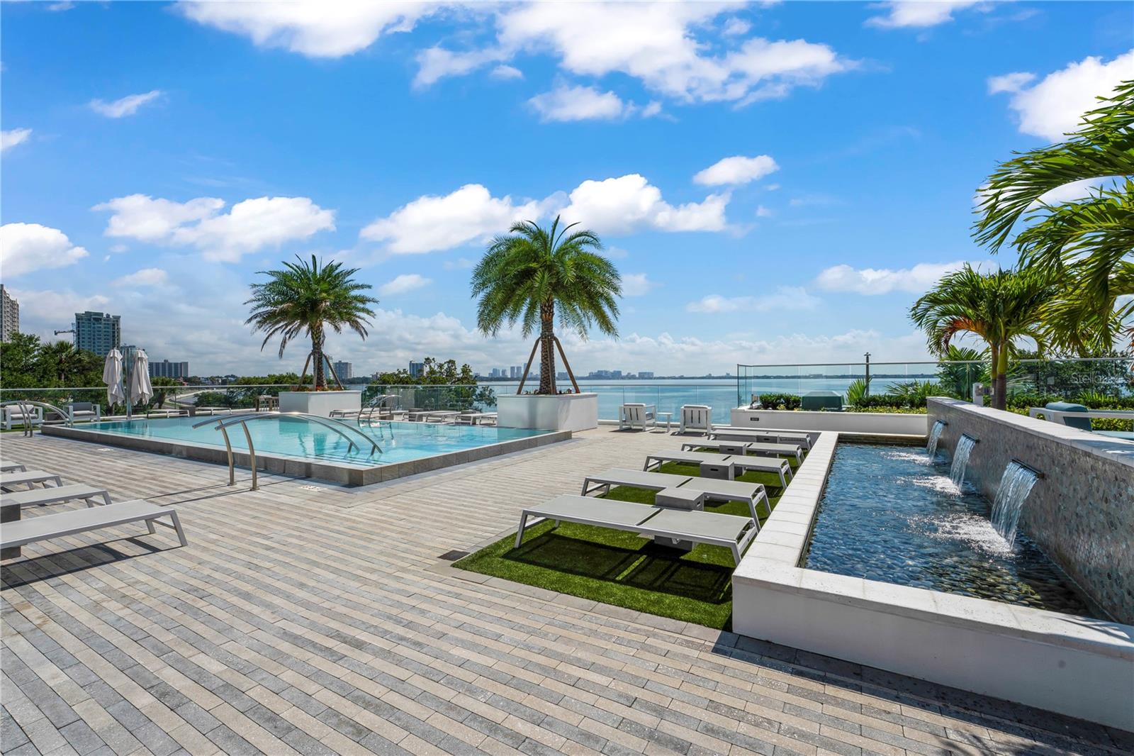 VIRAGE BAYSHORE - Residential