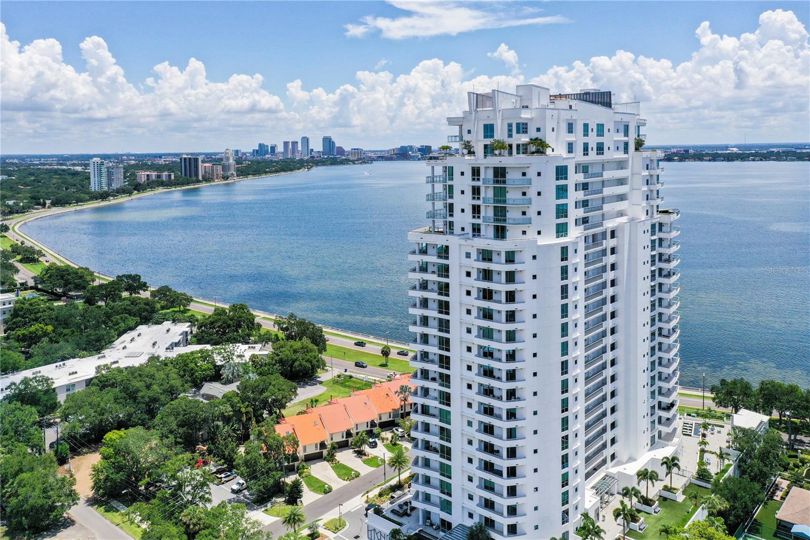 VIRAGE BAYSHORE - Residential