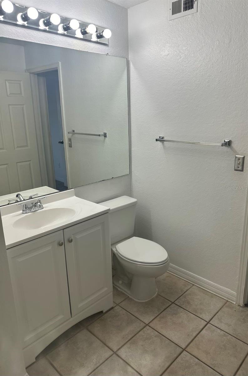 SANDLAKE PRIVATE RESIDENCES - Residential Lease