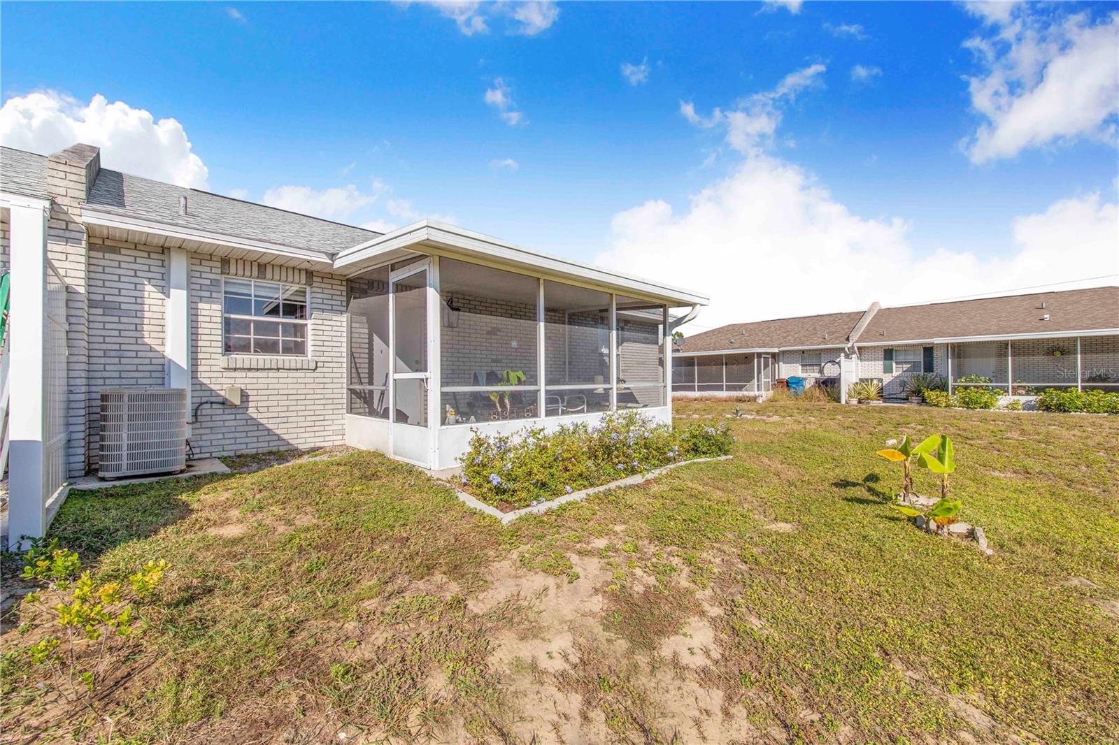 THOUSAND ROSES - Residential