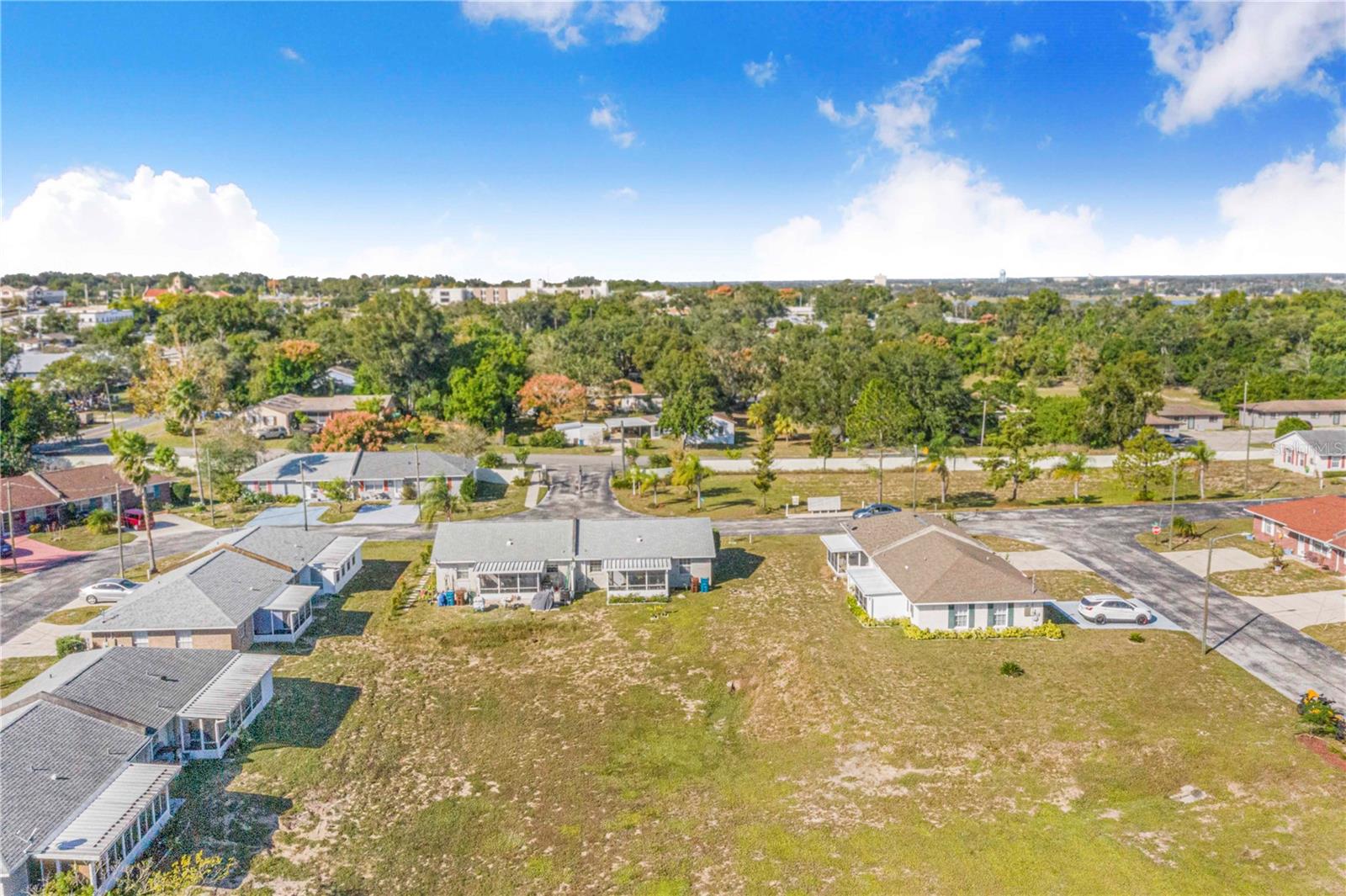 THOUSAND ROSES - Residential