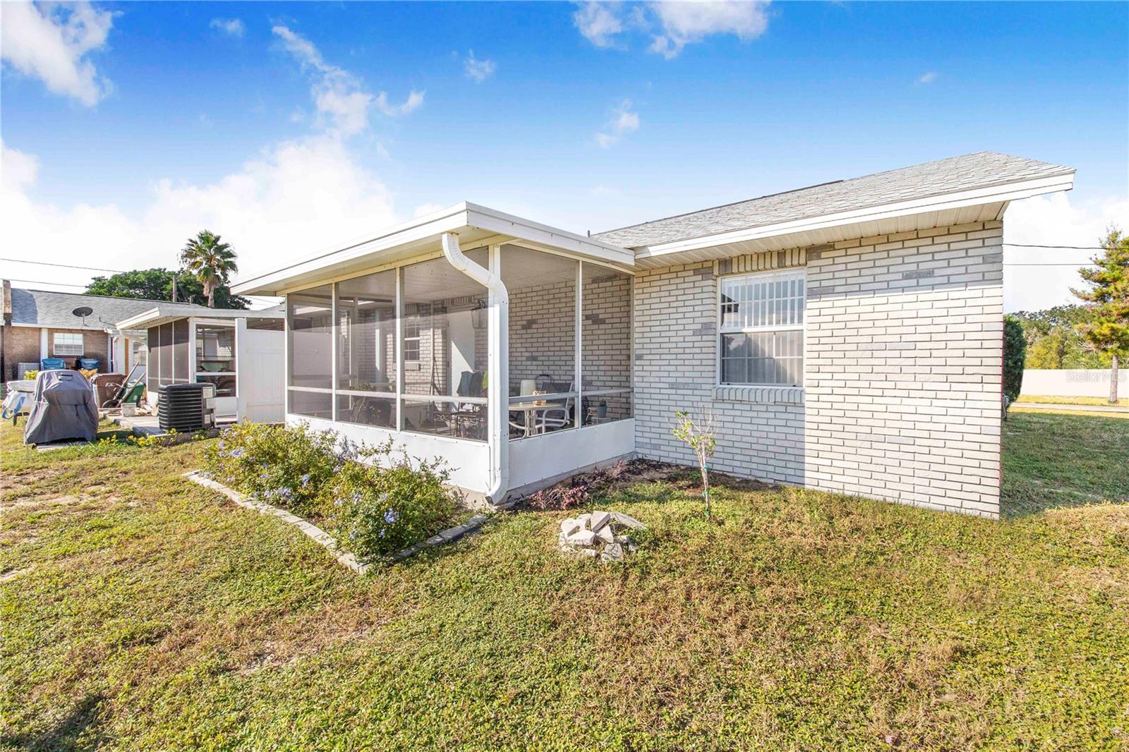 THOUSAND ROSES - Residential