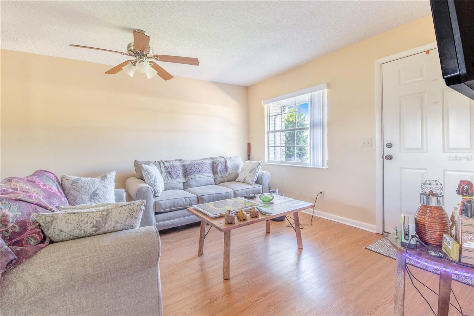 THOUSAND ROSES - Residential